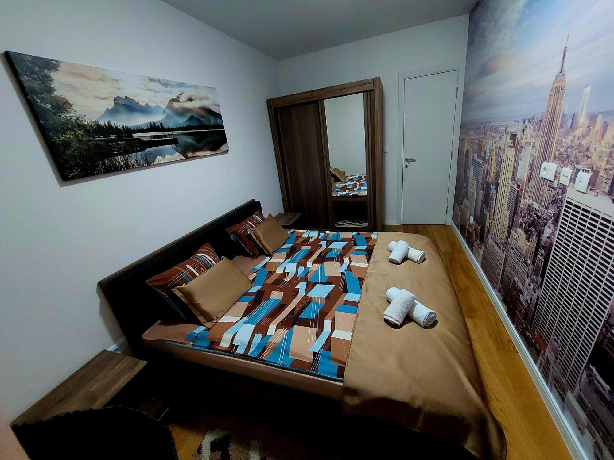 New York - Central Point Podgorica Kamer foto