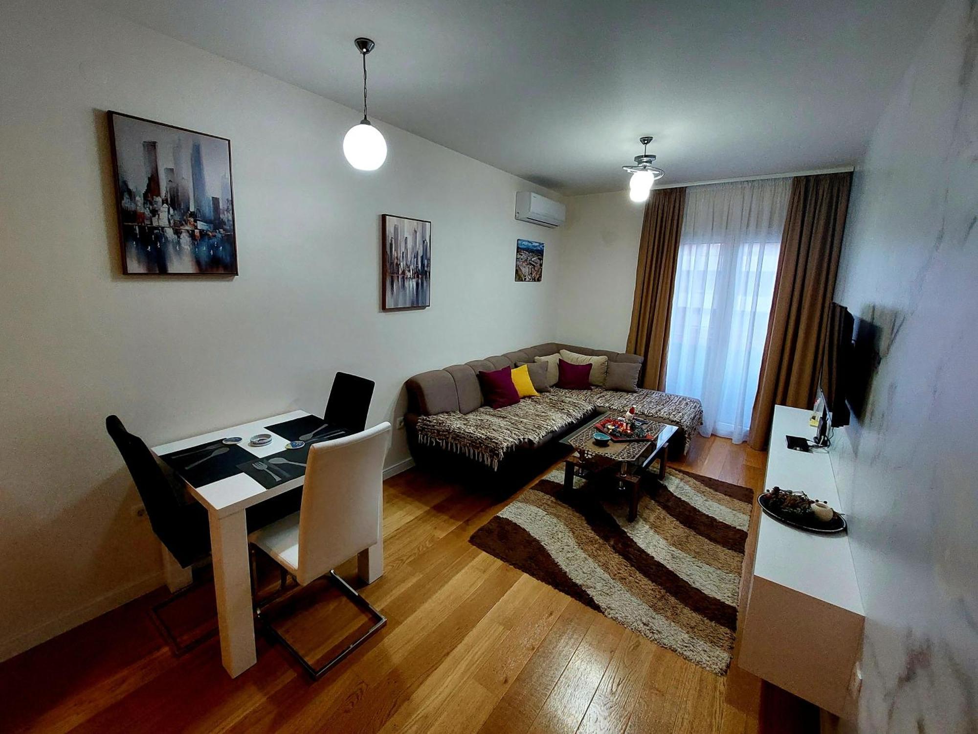 New York - Central Point Podgorica Kamer foto